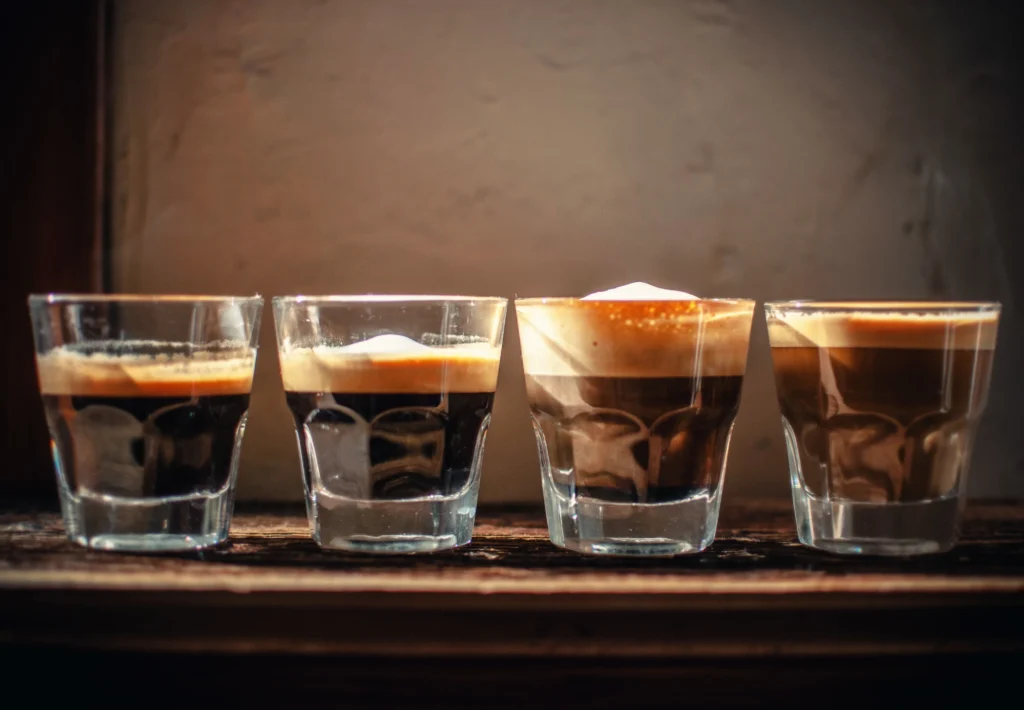 four-glasses-with-liqueur-put-line Perbedaan Americano dan Long Black