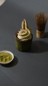 Cookie cup matcha dengan es krim