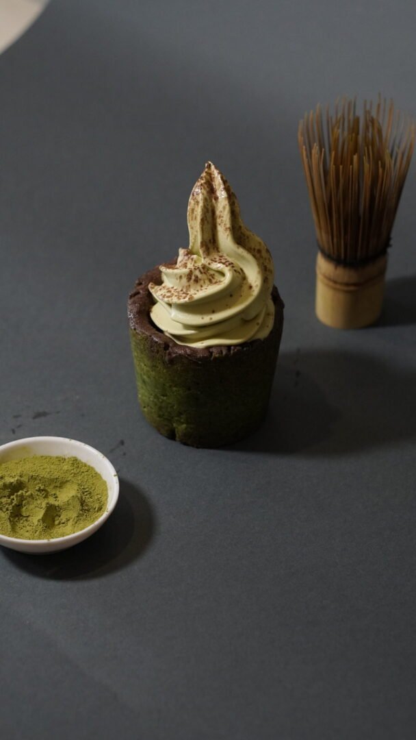 Cookie cup matcha dengan es krim