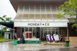 tampak depan monday co kiara