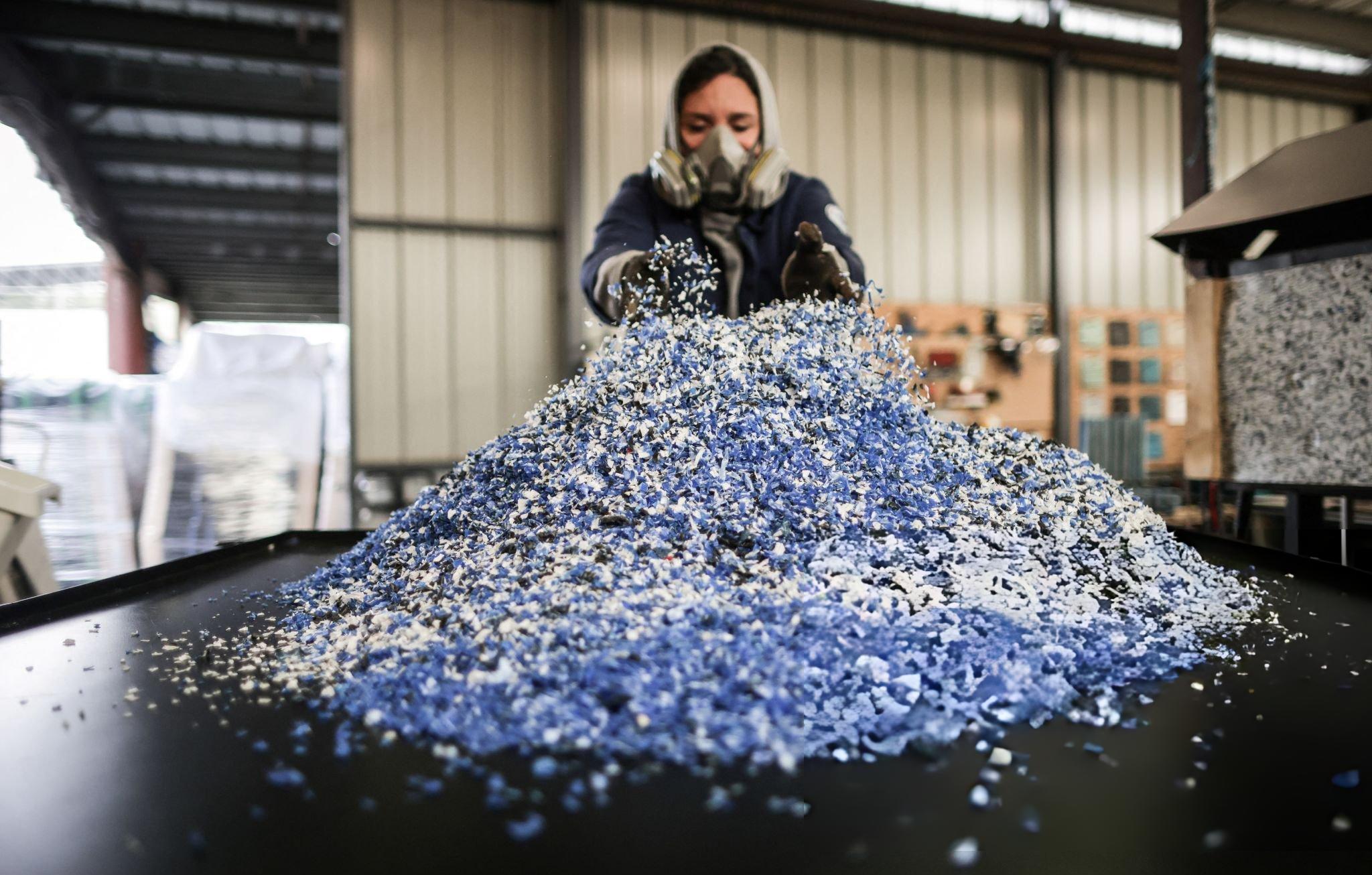 Manfaat Daur Ulang Sampah Plastik sebagai Bahan Baku Furniture