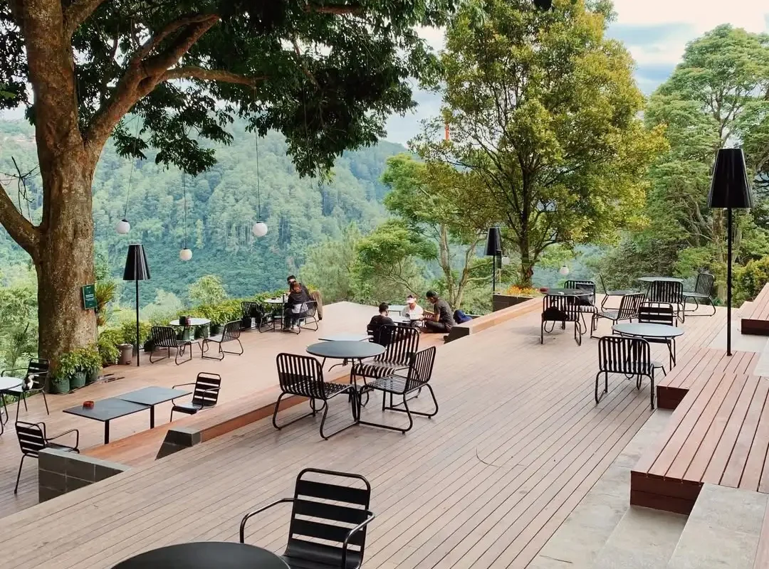 Cafe D'Pakar coffee shop outdoor dago atas bandung pet friendly interior rustic kayu view kota bandung hewan peliharaan
