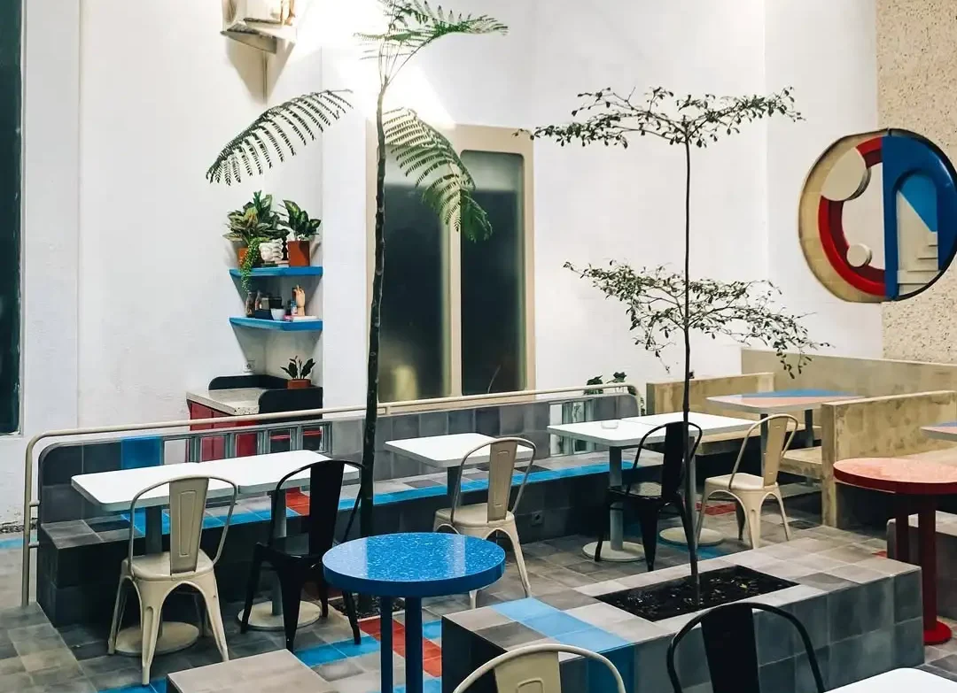 Ben and Lou Coffee cafe pet friendly bandung interior colorful homey cozy nongkrong bareng anabul anjing kucing