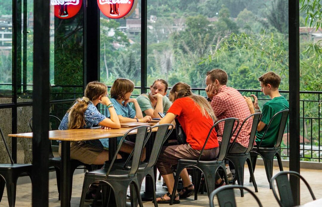 Dago Terrace Coffee Pizza restoran di dago pakar bandung pemandangan indah sunset view kota