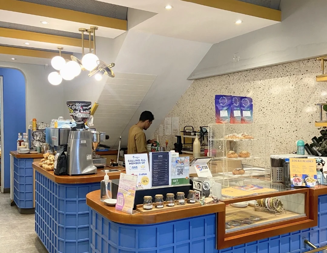 Old Ben's Garage Coffee coffee shop pet-friendly bandung interio