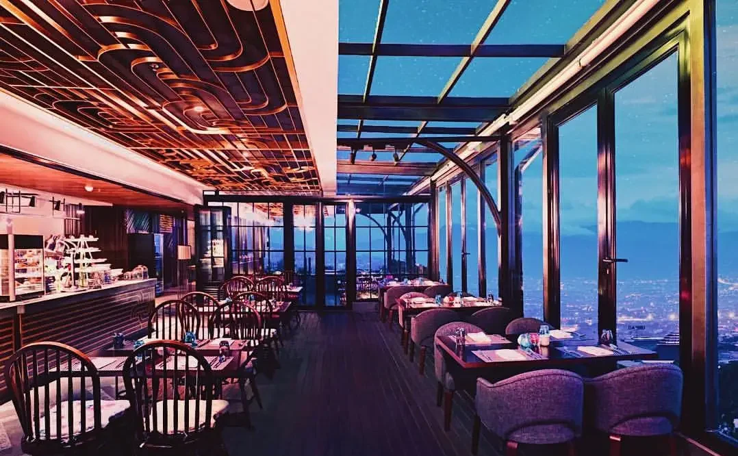 Kepler sky lounge and bar menawarkan sensasi kafe dari ketinggian kota bandung